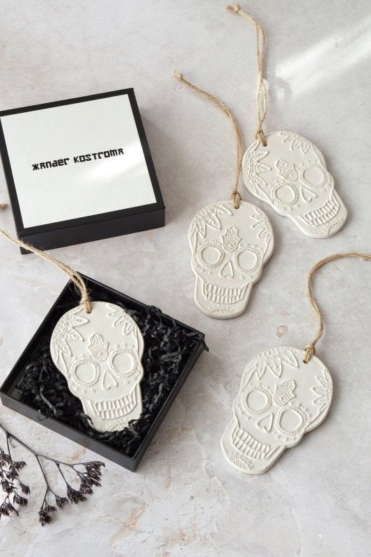 4pcs Luxury Stoneware Cream Skull Tree Ornament Decoration in Gift Box - Seasonal & Holiday Decorations - British D'sire