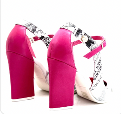 Pointure - Fuchsia/White Newsprint High Heel