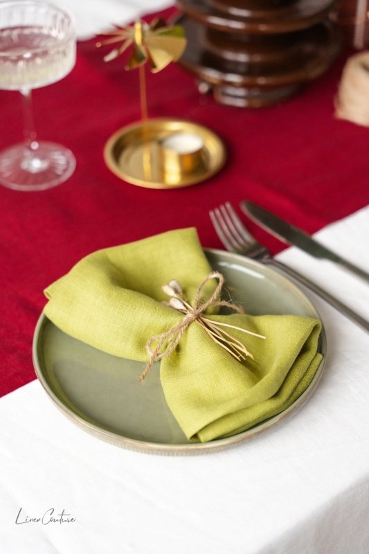 Christmas Pear Linen Dinner Napkins - Napkins - British D'sire