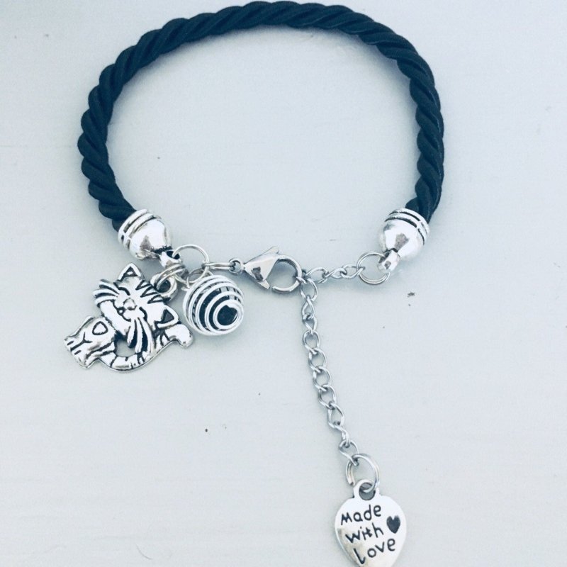 Clover Black Bracelet with Cat Pendant | Jewel | Jewelry | Bracelets | Women's Bracelet | Black Bracelet | Cat Bracelet | Cat Jewelry | Christmas Gift | Cat - Bracelet - British D'sire